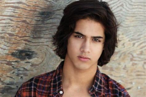 avan jogia origini